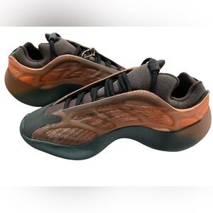 adidas Yeezy 700 V3 Copper Fade.